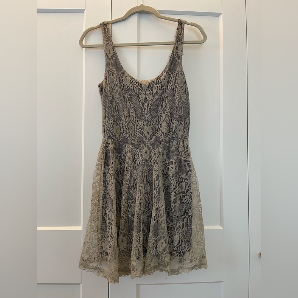 Elegant Lace Sleeveless Dress